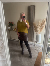 Load image into Gallery viewer, The Pu skirt in chocolate
