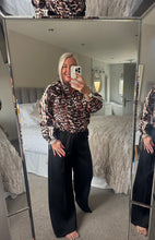 Load image into Gallery viewer, The Bobbie showerproof jacket
