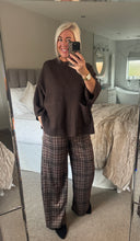 Load image into Gallery viewer, The Harlow check trousers with separate belt &amp; pockets
