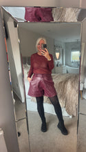 Load image into Gallery viewer, The Pu zip fasten shorts with pockets
