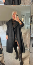Load image into Gallery viewer, The waterfall boucle coat

