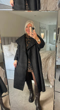 Load image into Gallery viewer, The waterfall boucle coat
