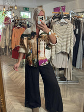 Load image into Gallery viewer, The amalfi quilted jacket with pockets
