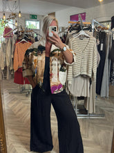 Load image into Gallery viewer, The amalfi quilted jacket with pockets
