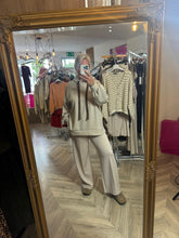 Load image into Gallery viewer, The tie waist pin tuck jogger

